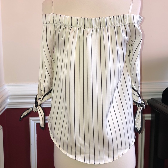 2 for $5. NWT blu pepper off shoulder top sz S - Picture 3 of 8